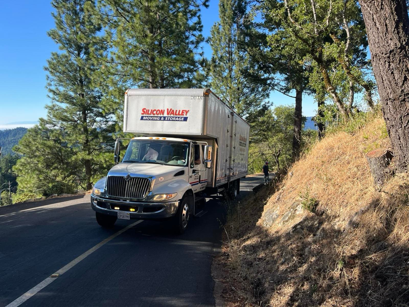 Silicon Valley Moving truck on a San Jose office moving route